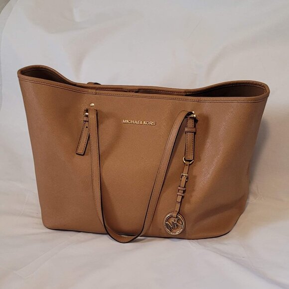 Michael Kors Brown Jet Set Travel Safiano handbag  NWOT - Picture 1 of 6